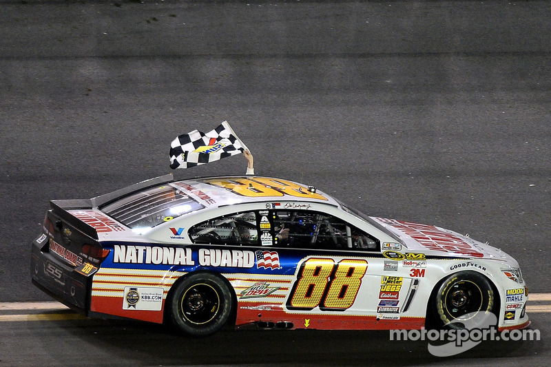 Sieger Dale Earnhardt Jr., Hendrick Motorsports Chevrolet