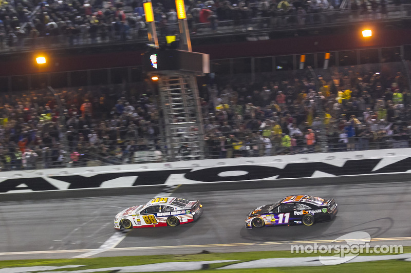 Dez anos depois da primeira vitória da Daytona 500, Dale Earnhardt Jr. reencontrou o caminho do Victory Lane em 2014, superando Denny Hamlin na última volta.