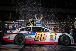 Race winner Dale Earnhardt Jr., Hendrick Motorsports Chevrolet