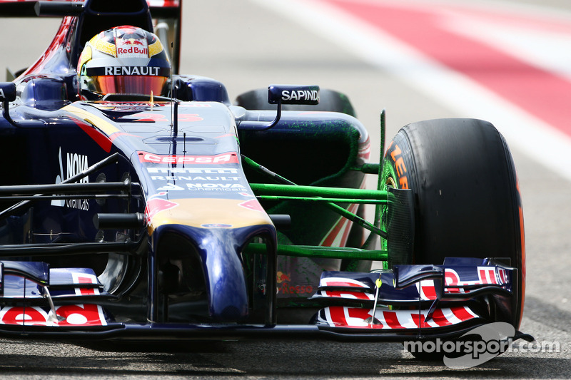 En 2015, Vettel se fue a Ferrari, lo que abrió una plaza en Red Bull. Kvyat ganó la partida a Vergne, que tras tres años se quedó también sin sitio en Toro Rosso. Quedaban así dos plazas libres en el equipo 'B'...