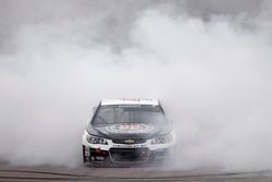 Race winner Kevin Harvick, Stewart-Haas Racing Chevrolet