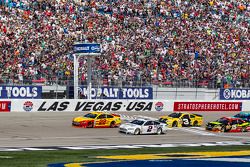 Start: Joey Logano en Brad Keselowski leiden