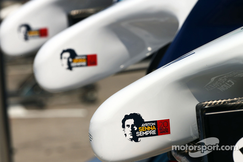 Williams FW36 bicos com a tribute to Ayrton Senna