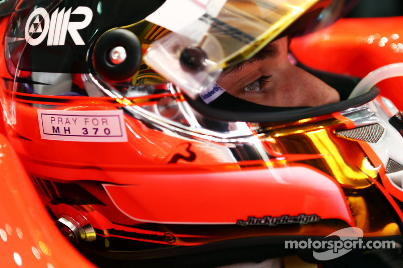 Jules Bianchi, Marussia F1 Takımı MR03 ve kaskında MH370 uçuşu anısı