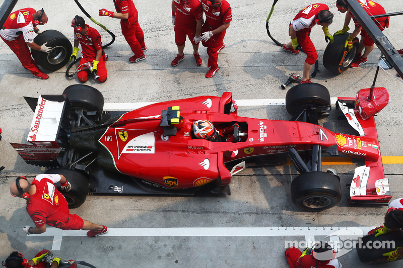 Kimi Raikkonen, Ferrari F14-T pit stop