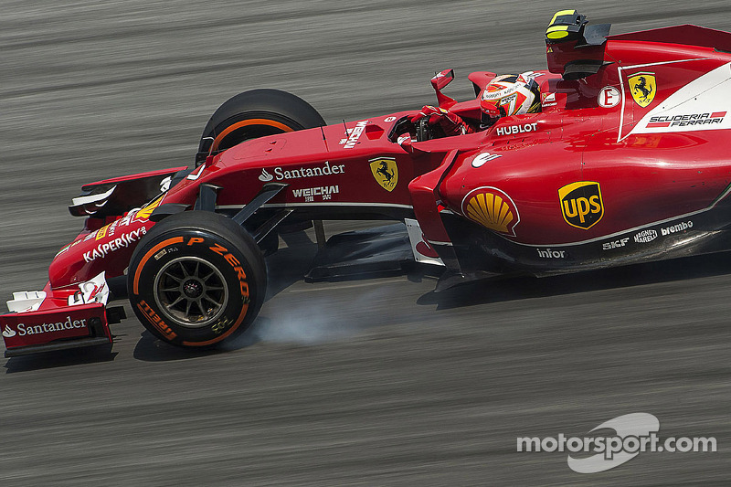 Kimi Raikkonen, Ferrari F14-T se bloquea en la frenada