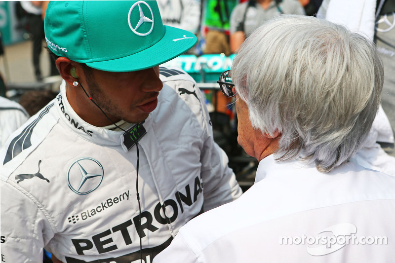 Lewis Hamilton et Bernie Ecclestone sur la grille