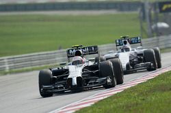 Kevin Magnussen, McLaren MP4-29 ve Valtteri Bottas, Williams FW36