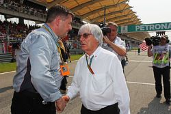 Startaufstellung: Paul Hembery, Pirelli-Motorsportirektor; Bernie Ecclestone