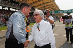 (L to R): Paul Hembery, Pirelli Motorsport Director with Bernie Ecclestone, on the grid