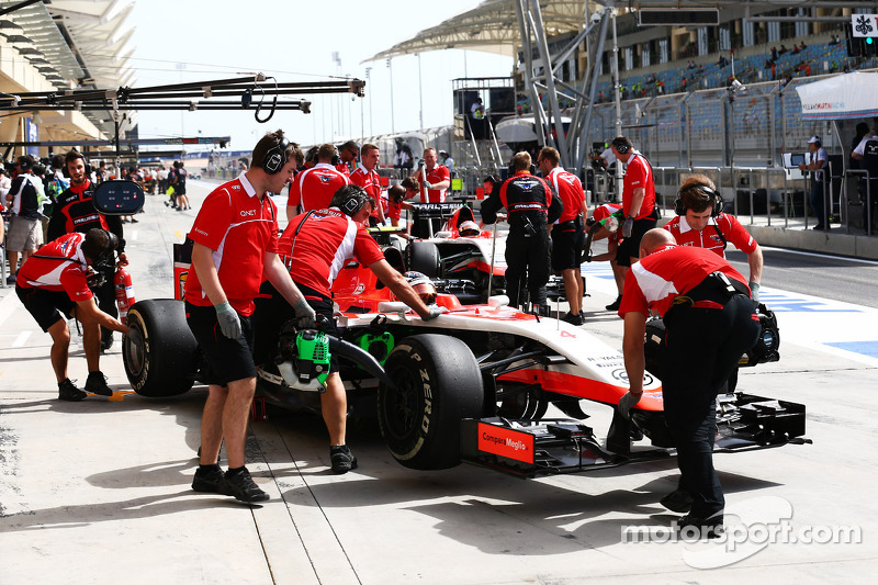 Max Chilton, Marussia F1 Takımı MR03 ve Jules Bianchi, Marussia F1 Takımı MR03 pitte