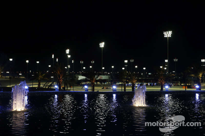 2º GP 100% noturno: Depois de Singapura realizar desde 2008 a 1ª corrida noturna da F1, o Bahrein decidiu fazer o mesmo a partir de 2014. A outra prova à noite no calendário da F1 é Abu Dhabi, entretanto ela começa com luz do dia.