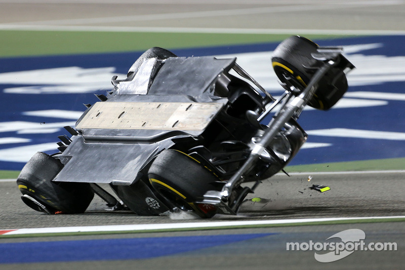 Esteban Gutiérrez, Sauber F1 Team choca con Pastor Maldonado, Lotus F1 Team