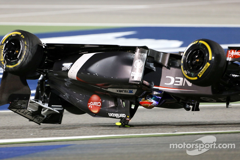Esteban Gutiérrez, Sauber F1 Team choca con Pastor Maldonado, Lotus F1 Team