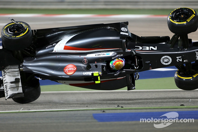 Esteban Gutiérrez, Sauber F1 Team choca con Pastor Maldonado, Lotus F1 Team