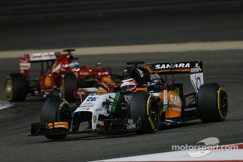Начало гонки вышло относительно спокойным. Лишь Нико Хюлькенберг (Force India) смог перетормозить Фернандо Алонсо (Ferrari) в первом повороте пятого круга – и подняться на седьмое место.