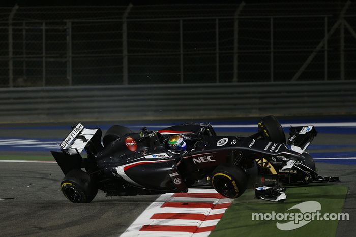 Esteban Gutiérrez, Sauber y Pastor Maldonado, Lotus F1 Team choque