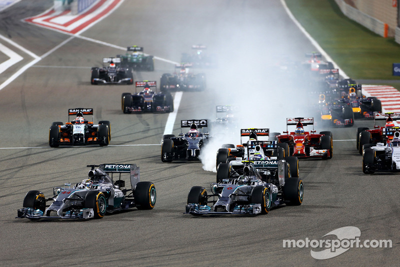 Start of the race, Nico Rosberg, Mercedes AMG F1 Team and Lewis Hamilton, Mercedes AMG F1 Team  06