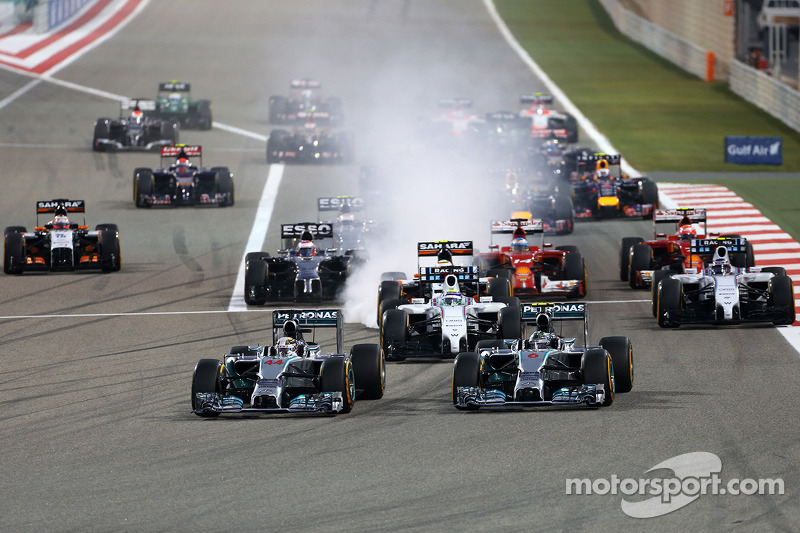 Start of the race, Nico Rosberg, Mercedes AMG F1 Team and Lewis Hamilton, Mercedes AMG F1 Team  06