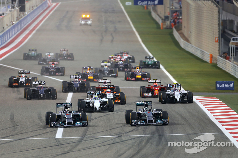 Start: Nico Rosberg, Mercedes AMG F1 W05; Lewis Hamilton, Mercedes AMG F1 W05