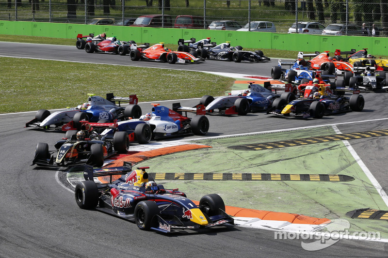 Carlos Sainz lidera la salida de la carrera de la Fórmula V8 3.4 en Monza 2014