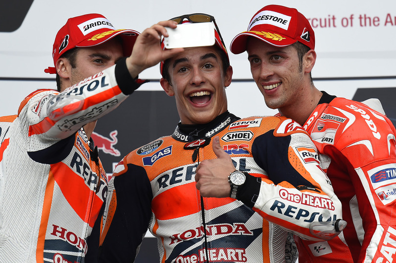 Le vainqueur Marc Marquez, le deuxième Dani Pedrosa, le troisième Andrea Dovizioso