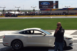 Bill Ford tijdens de viering van de 50e verjaardag van Mustang door de Ford Motor Company