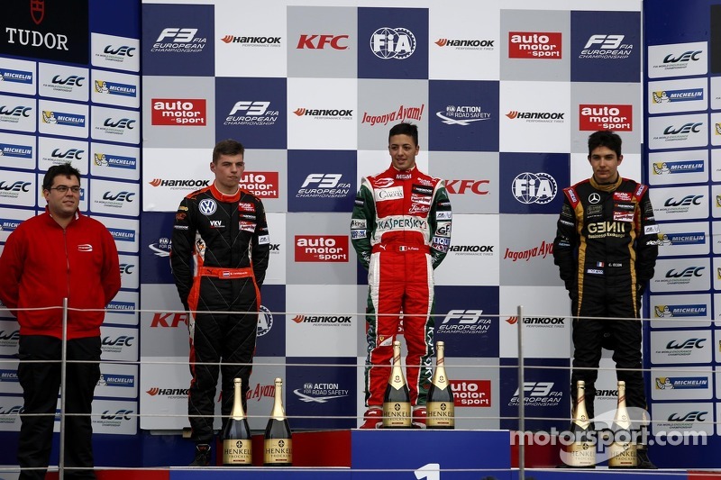 Podyum: Yarış galibi Antonio Fuoco, ikinci sıra Max Verstappen, üçüncü sıra Esteban Ocon