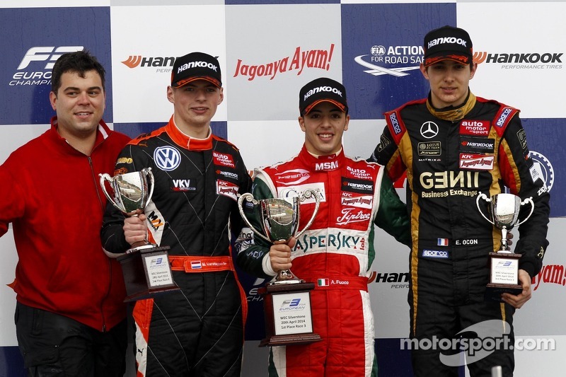 Podyum: Yarış galibi Antonio Fuoco, ikinci sıra Max Verstappen, üçüncü sıra Esteban Ocon