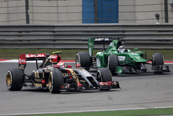 Pastor Maldonado, Lotus F1 Team; Kamui Kobayashi, Caterham F1 Team