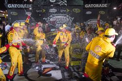 Race winner Joey Logano, Team Penske Ford