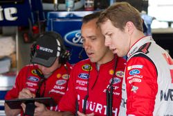 Brad Keselowski e o chefe da equipe, Paul Wolfe