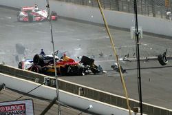 Sebastian Saavedra, KV Racing Technology Chevrolet is hit by Mikhail Aleshin, Schmidt Peterson Hamilton Motorsports Honda after stalling at the start 