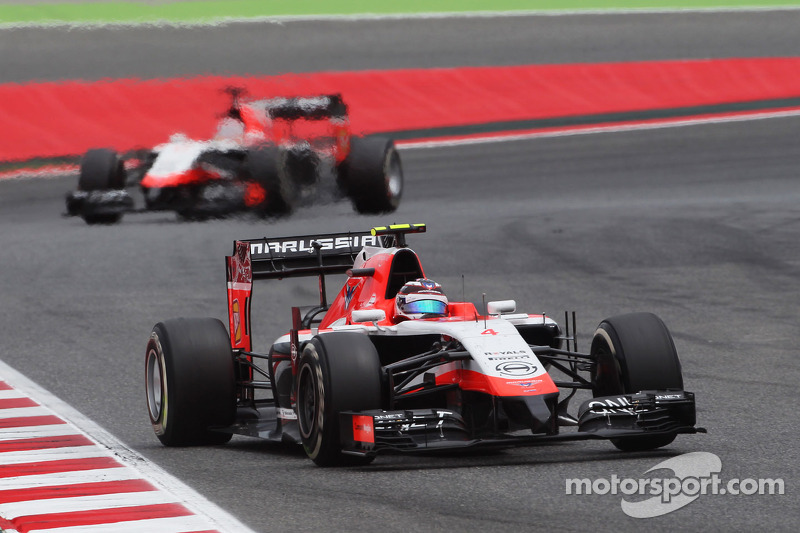 Max Chilton, Marussia F1 Team MR03 davanti al compagno di squadra Jules Bianchi, Marussia F1 Team MR