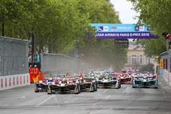 Start of race with Jean-Eric Vergne, Techeetah, leading Sam Bird, DS Virgin Racing, Andre Lotterer, Techeetah, Maro Engel, Venturi Formula E Team