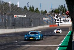 Het zwart-wit geblokt voor Gary Paffett Mercedes-AMG Team HWA, Mercedes-AMG C63 DTM