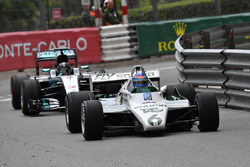 Keke Rosberg, Williams FW08 leads Nico Rosberg, Mercedes-Benz F1 W07 Hybrid