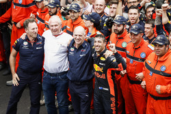 Christian Horner, Team Principal, Red Bull Racing, Helmut Markko, Consultant, Red Bull Racing, Adrian Newey, Chief Technical Officer, Red Bull Racing, and Daniel Ricciardo, Red Bull Racing celebrate