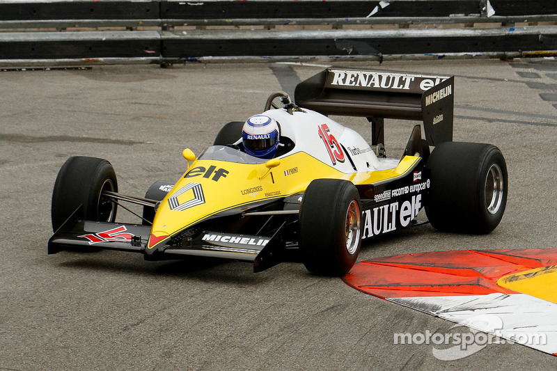 Alain Prost avec se Renault F1 de 1983