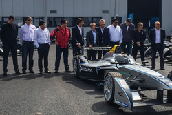 Le prime 10 vetture di Formula E vengono consegnate e presentate: CEO Formula E Alejandro Agag con A