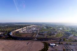 Vista do Indianapolis Motor Speedway do helicóptero de Kurt Busch