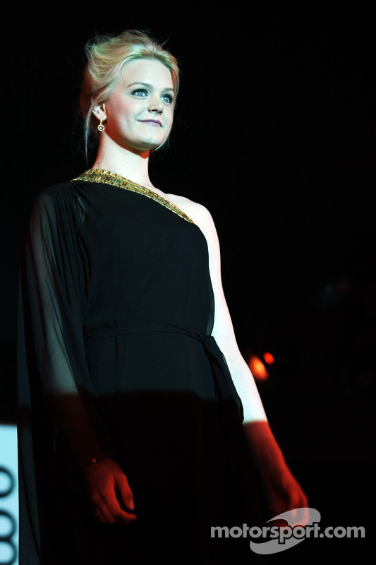 Emilia Pikkarainen, Yüzücü, Valtteri Bottas'ın kız arkadaşı, Williams, Amber Lounge Fashion Show'da