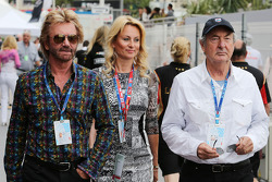 Noel Edmonds, apresentador de TV Presenter, com Nick Mason, baterista do Pink Floyd