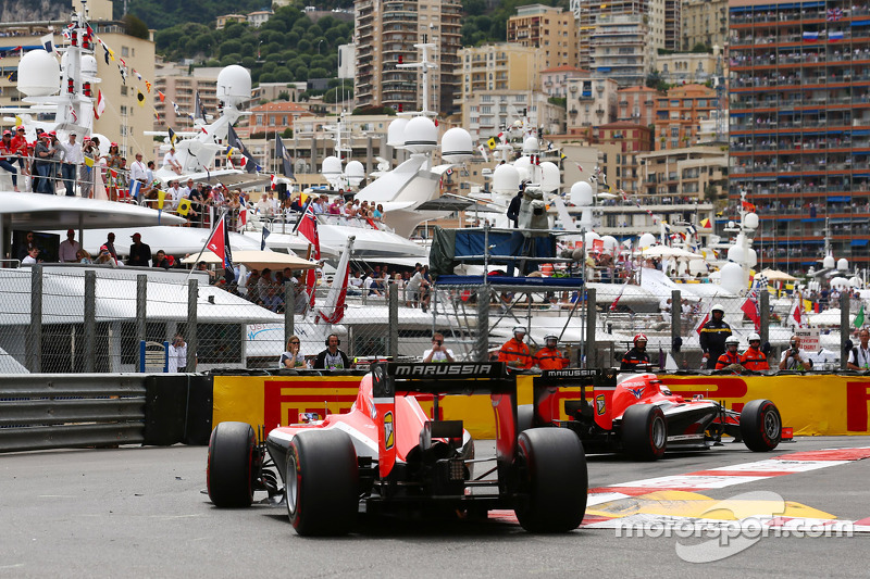 Jules Bianchi, Marussia F1 Team MR03 davanti al compagno di squadra Max Chilton, Marussia F1 Team MR