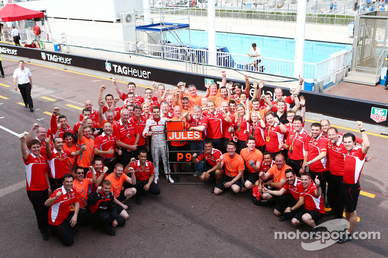 Jules Bianchi fête ses premiers points en F1 avec son équipe