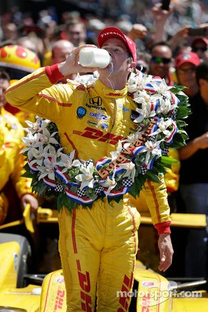 Ryan Hunter-Reay celebra