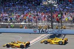 Ryan Hunter-Reay wins