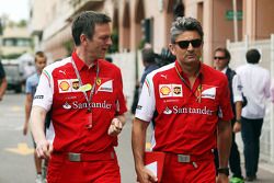 James Allison, Director de técnico de chasis de Ferrari con Marco Mattiacci, director del equipo Fer