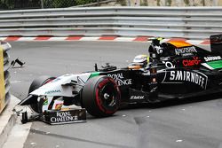 Sergio Perez, Sahara Force India F1 VJM07 yarışın startında kaza yapıyor