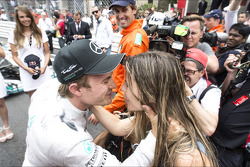 Race winner Nico Rosberg, Mercedes AMG F1 celebrates with his girlfriend Vivian Sibold, at the podium